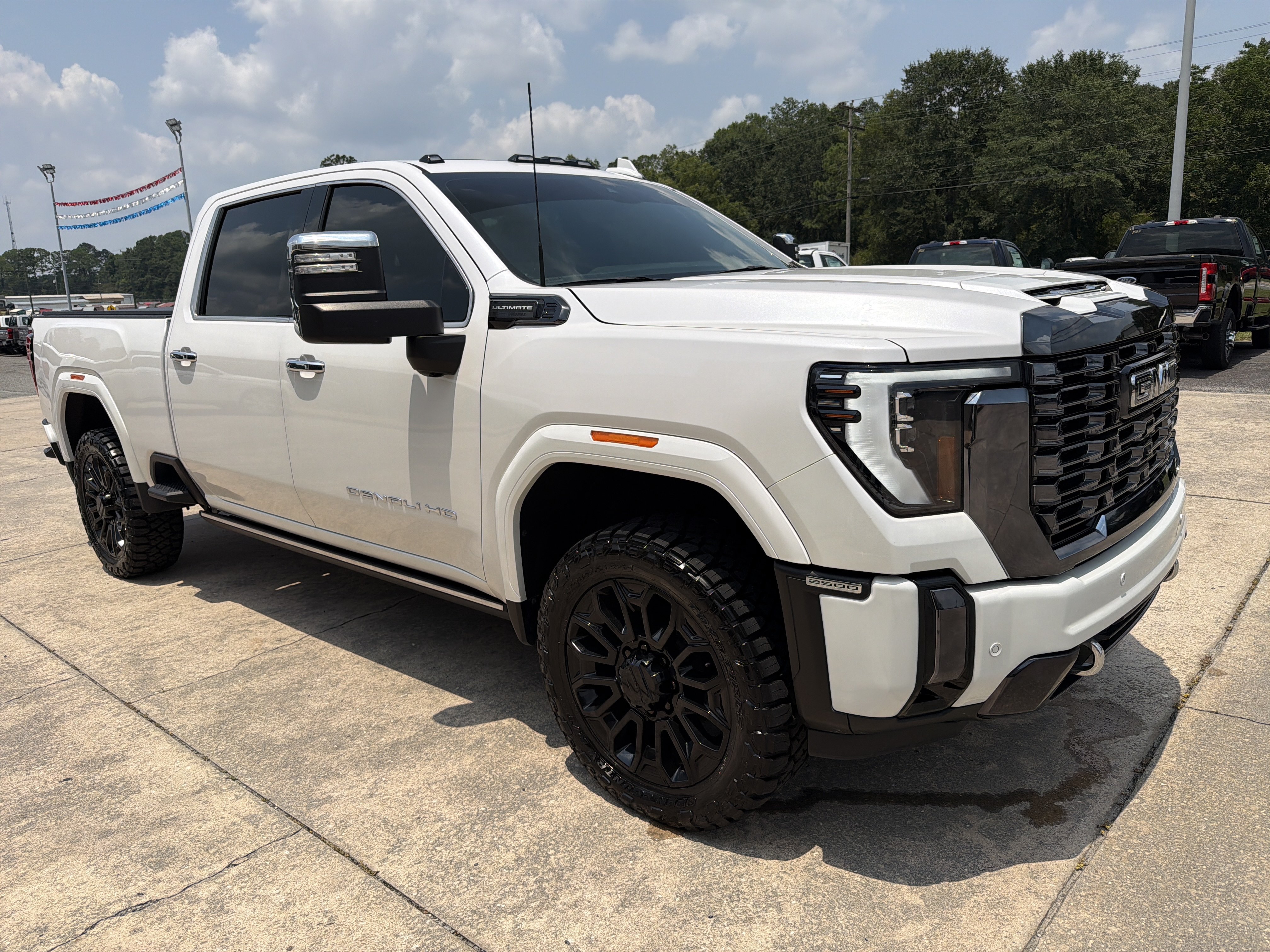 Used 2024 GMC Sierra 2500 Denali Ultimate w/ Max Trailering Package AWD/4WD image 4