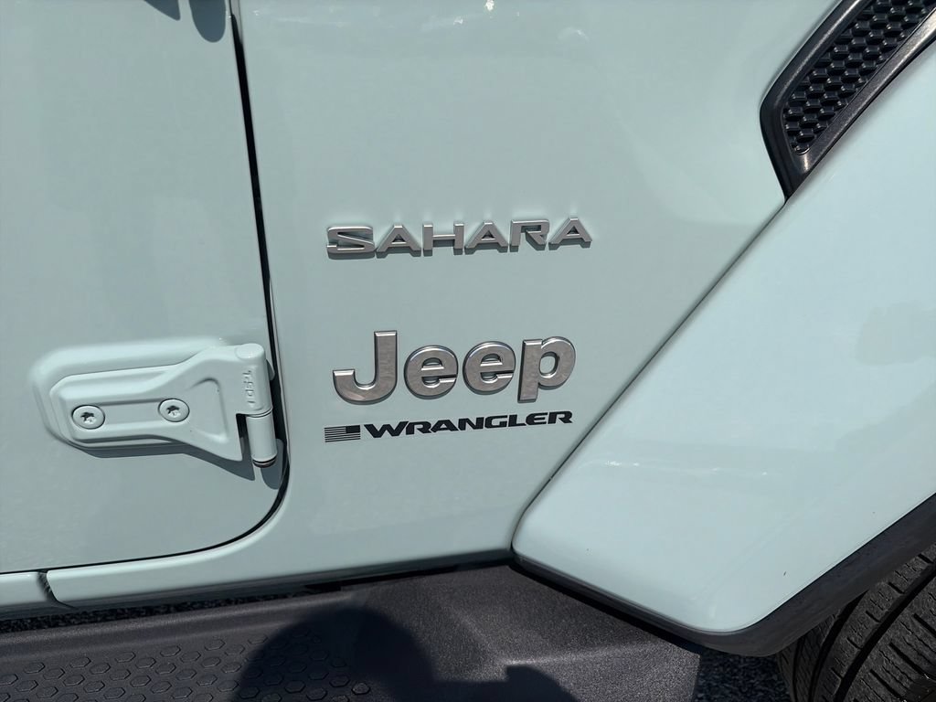 Used 2024 Jeep Wrangler Unlimited Sahara w/ Technology Group AWD/4WD image 48