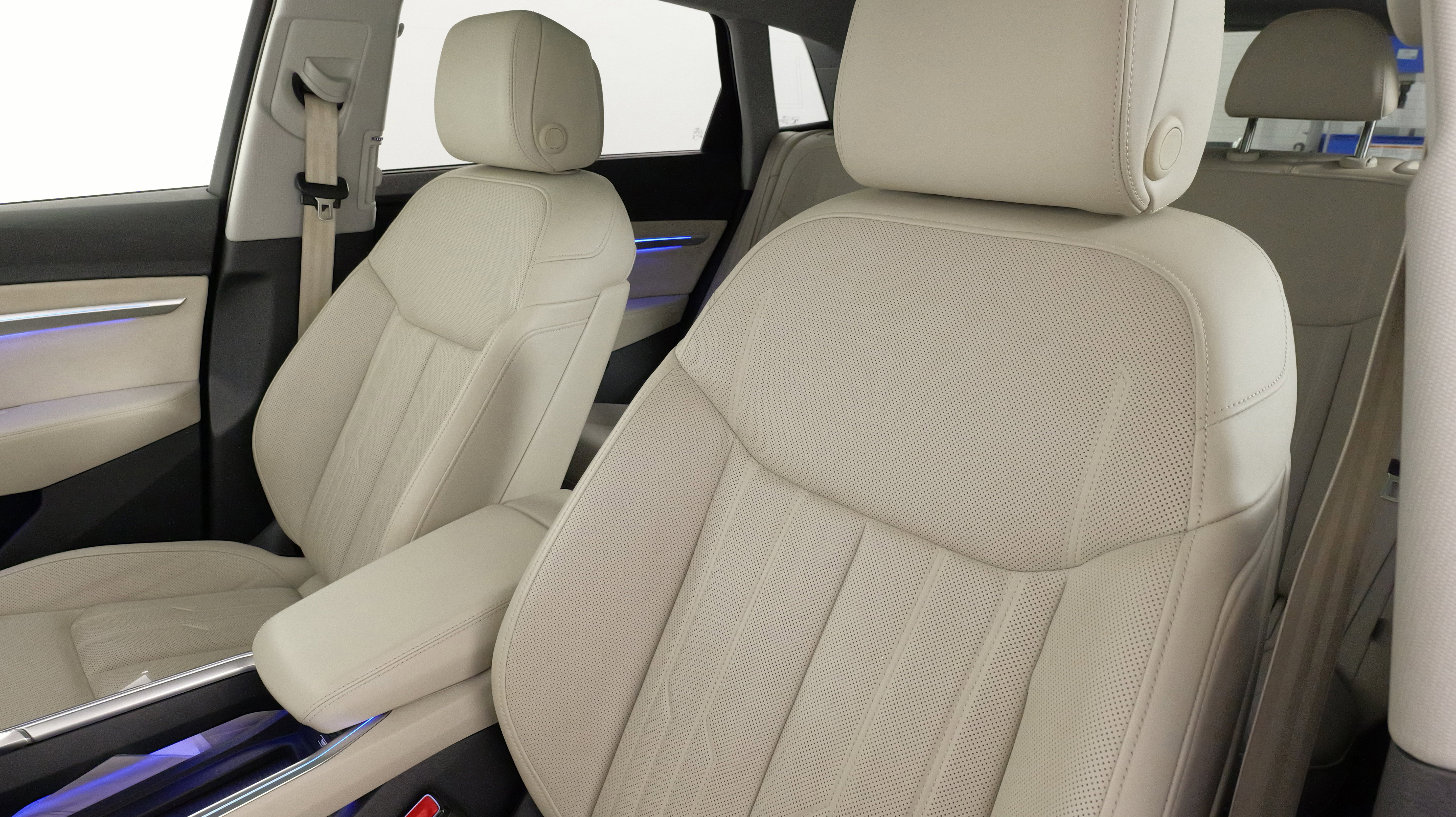 Used 2019 Audi e-tron Prestige w/ Prestige Package image 32