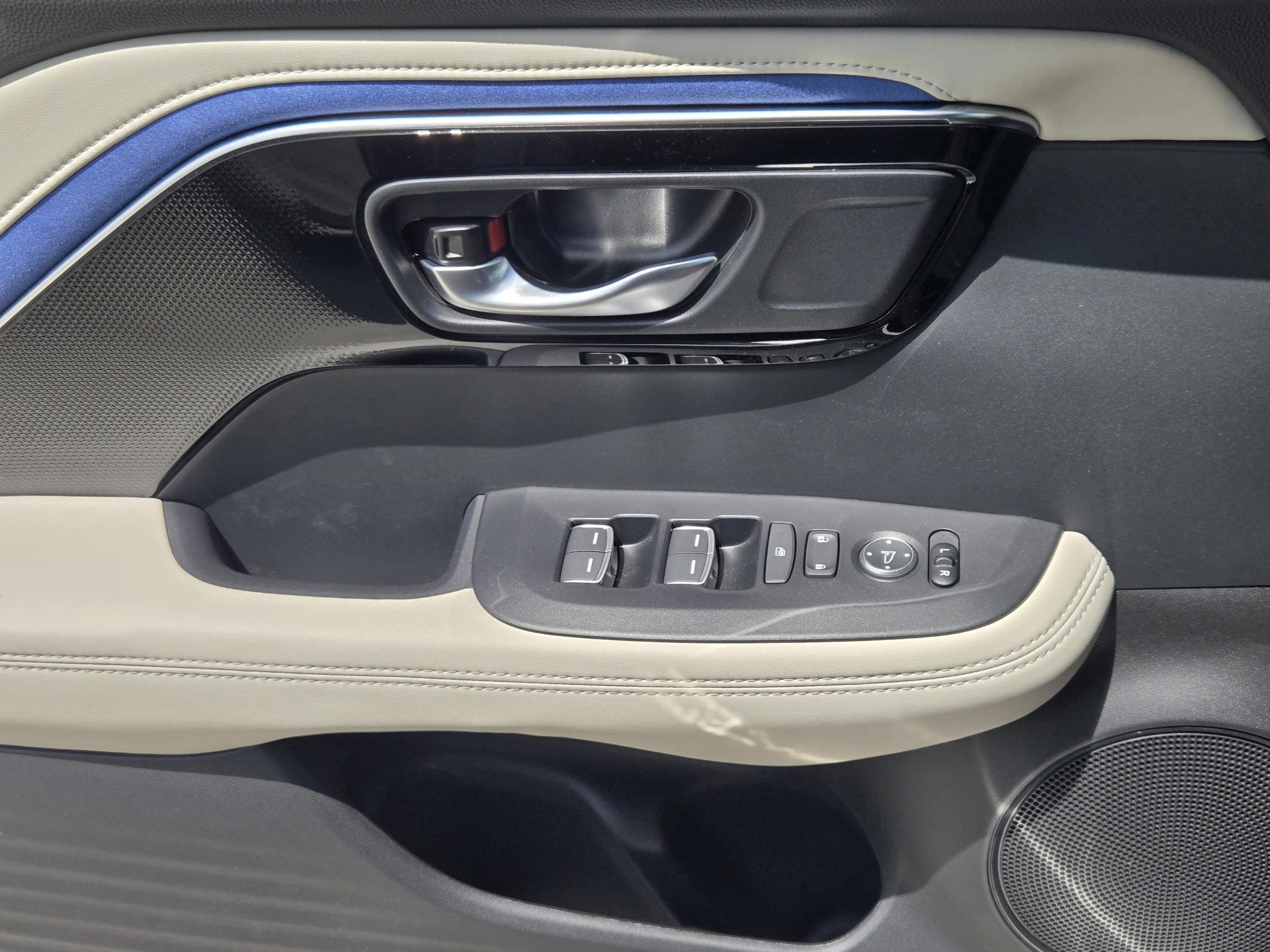 Used 2025 Acura ADX A-Spec image 15