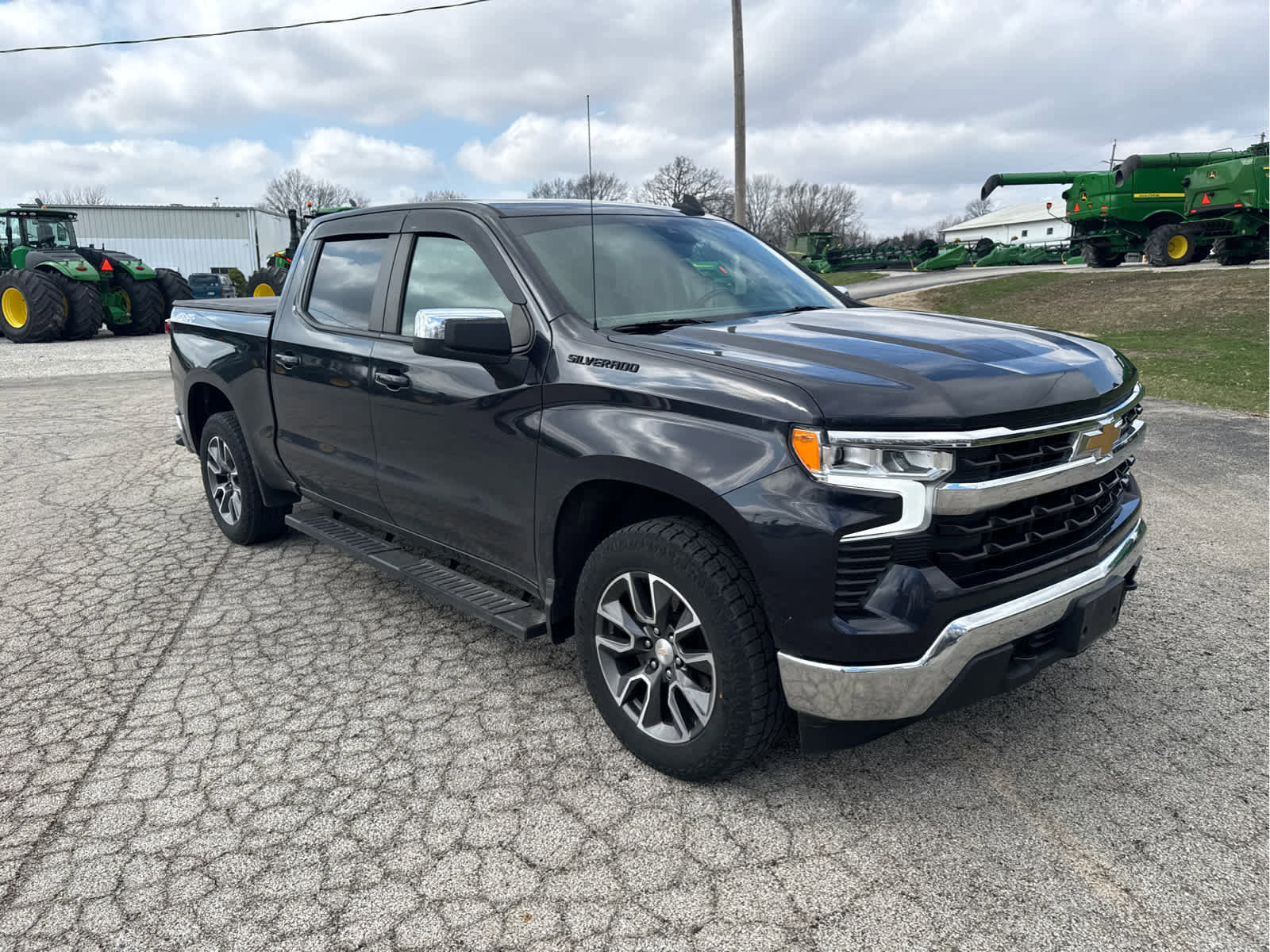 Used 2022 Chevrolet Silverado 1500 LT image 2