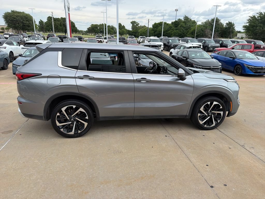 Used 2023 Mitsubishi Outlander SE FWD image 6