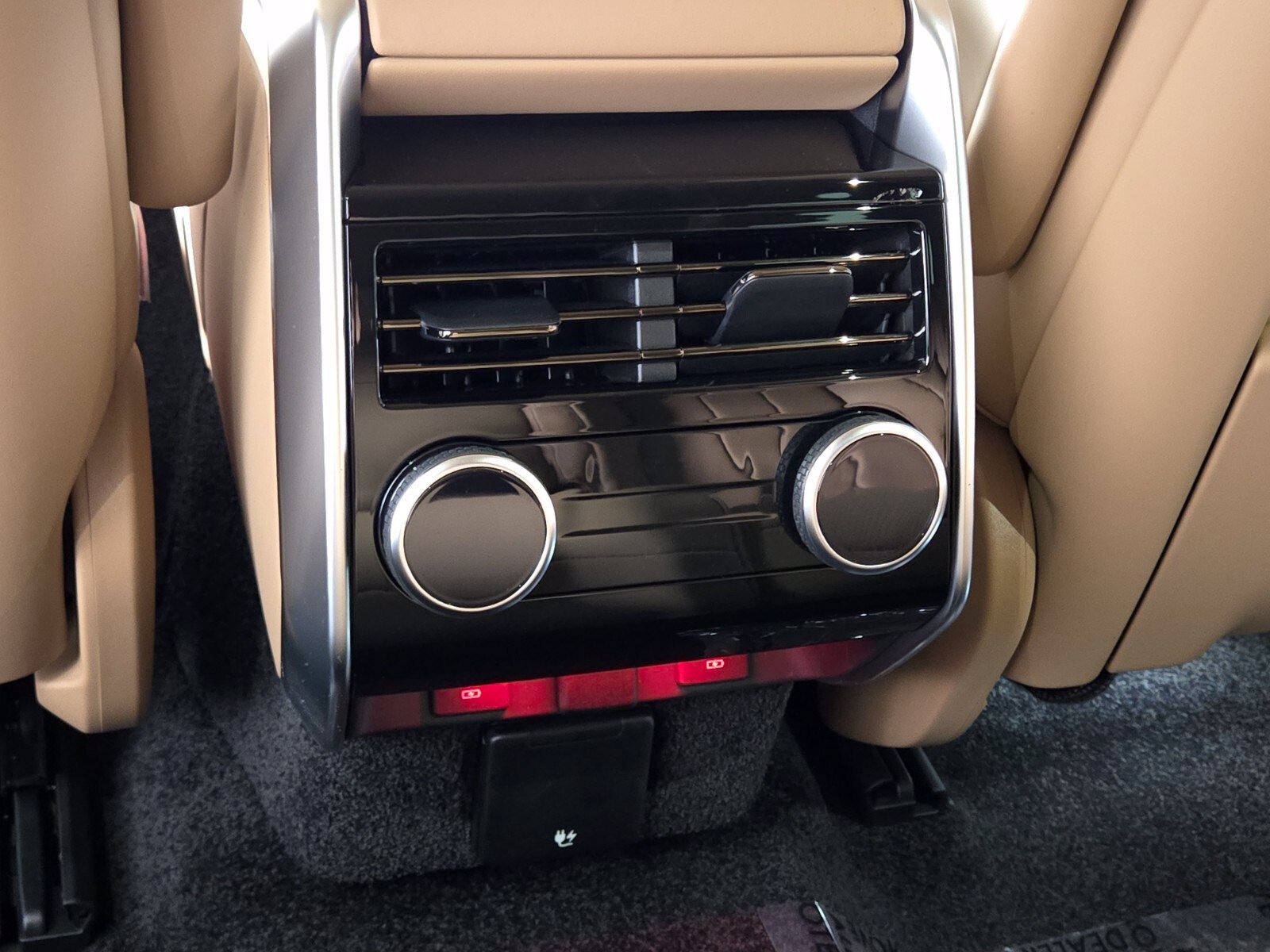 New 2026 Land Rover Range Rover SE AWD/4WD image 14