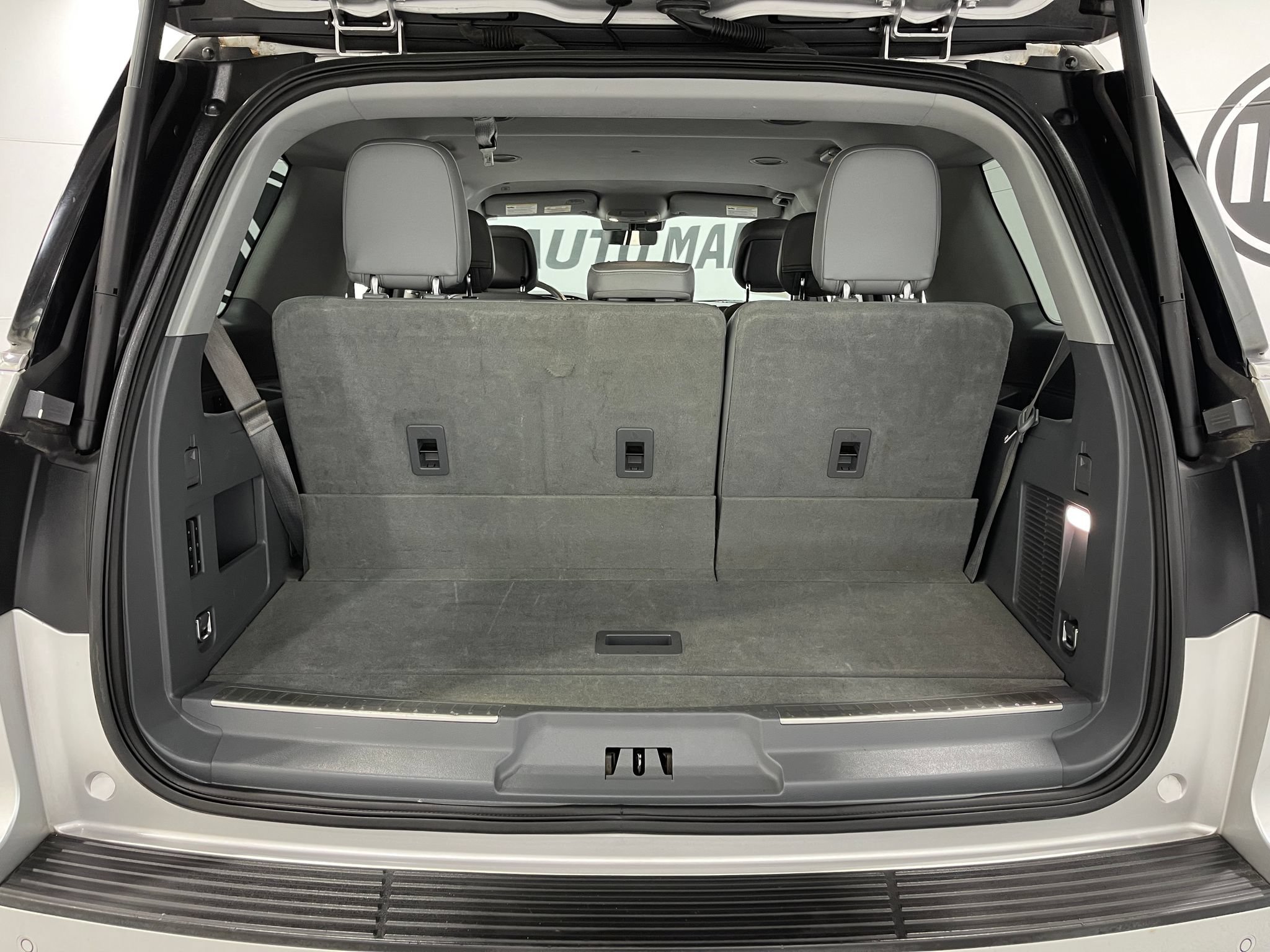 Used 2019 Lincoln Navigator Select AWD/4WD image 25