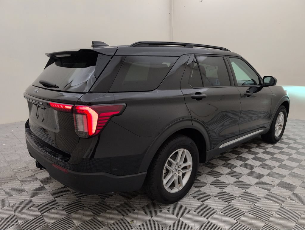 Used 2025 Ford Explorer Active RWD image 3