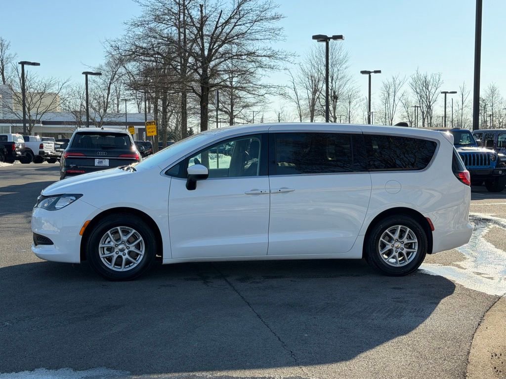 Certified 2022 Chrysler Voyager LX image 11