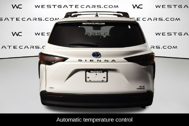 Used 2024 Toyota Sienna XLE AWD/4WD image 4