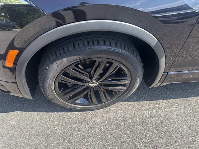 Used 2022 Volkswagen Tiguan SE R-Line image 14