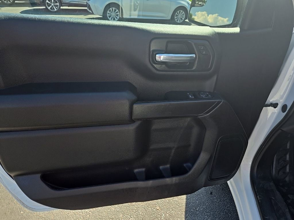 Used 2023 GMC Sierra 1500 Pro w/ Convenience Package image 9