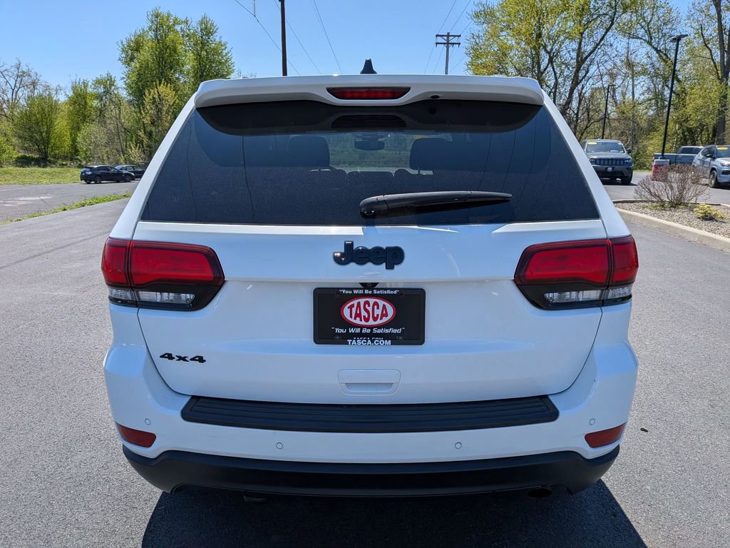 Used 2019 Jeep Grand Cherokee Laredo AWD/4WD image 4