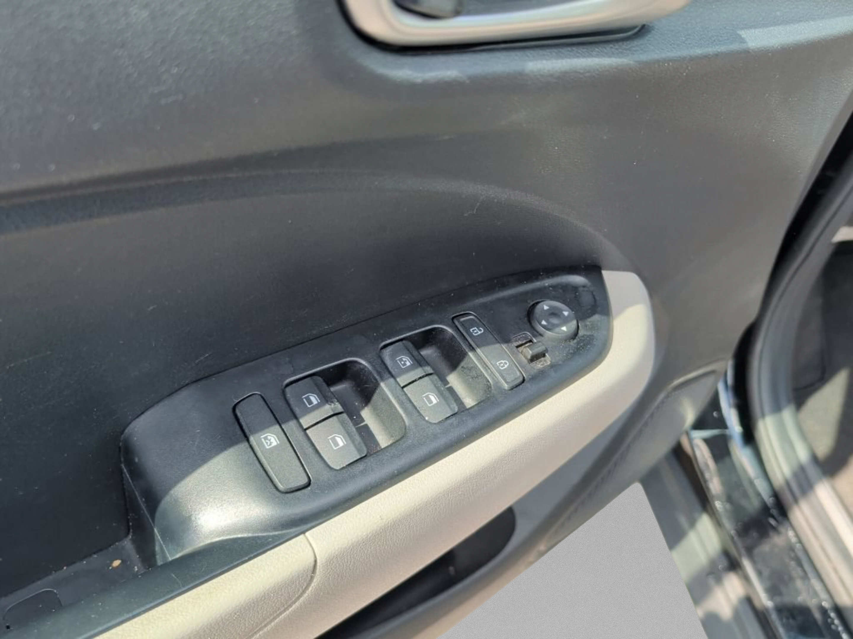 Used 2021 Hyundai Venue SEL FWD image 16