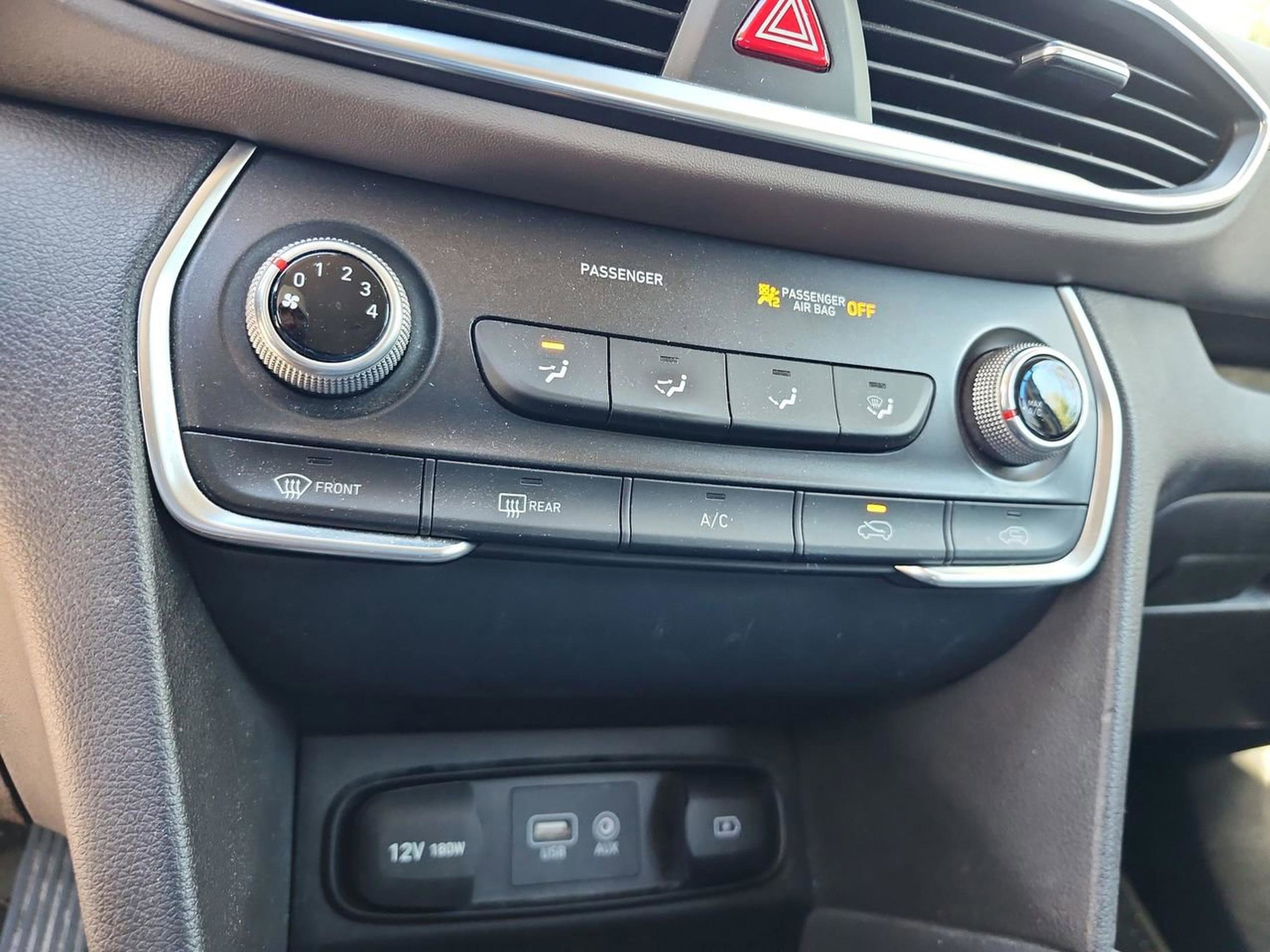 Used 2019 Hyundai Santa Fe SE image 25