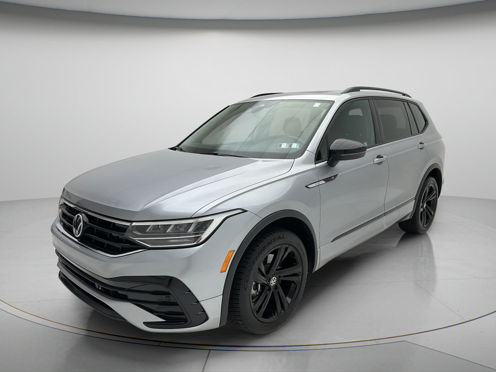Used 2023 Volkswagen Tiguan SE R-Line AWD/4WD image 3