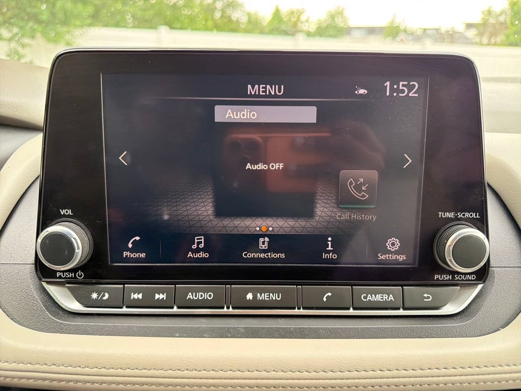 Used 2025 Nissan Rogue SV w/ SV Premium Package FWD image 22