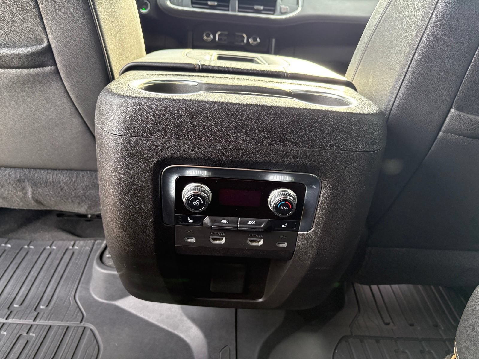 Used 2021 GMC Yukon XL AT4 w/ AT4 Premium Plus Package AWD/4WD image 34