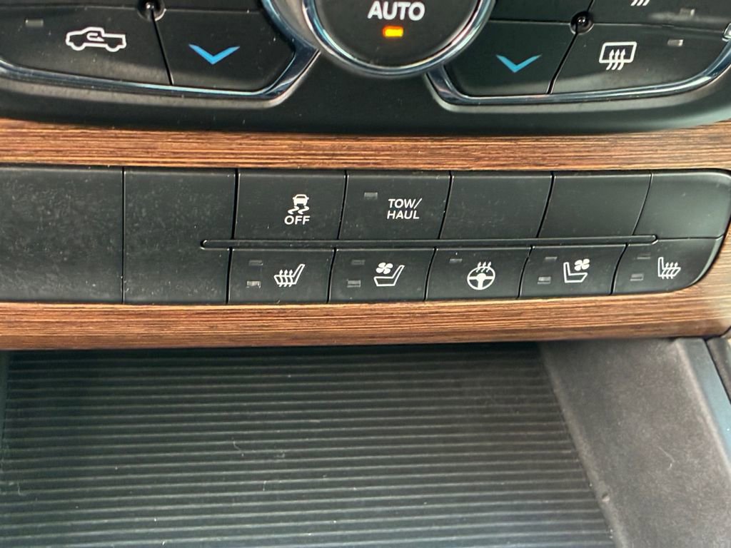 Used 2015 RAM 1500 Laramie w/ Convenience Group image 10