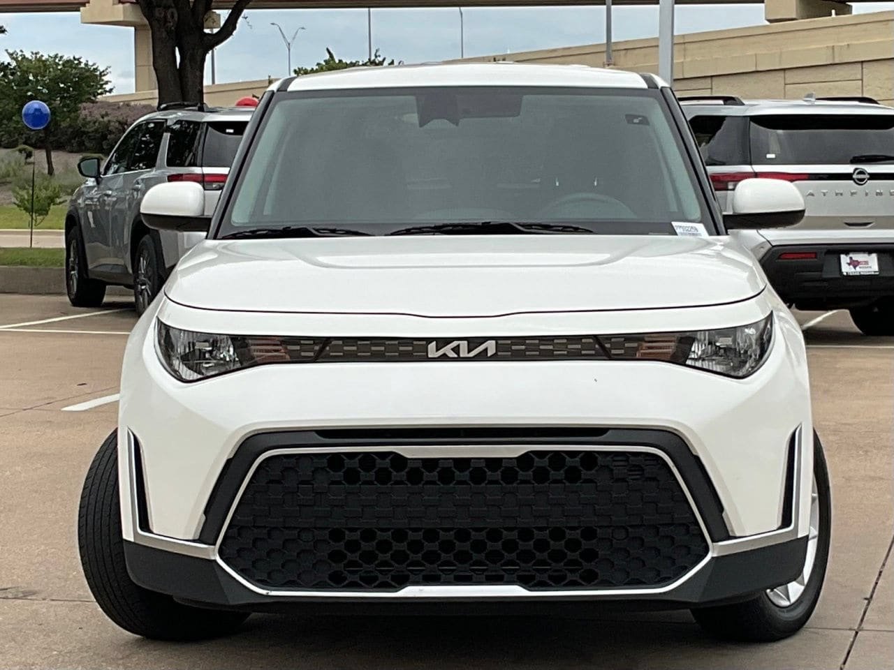Used 2025 Kia Soul LX w/ LX Technology Package FWD image 2