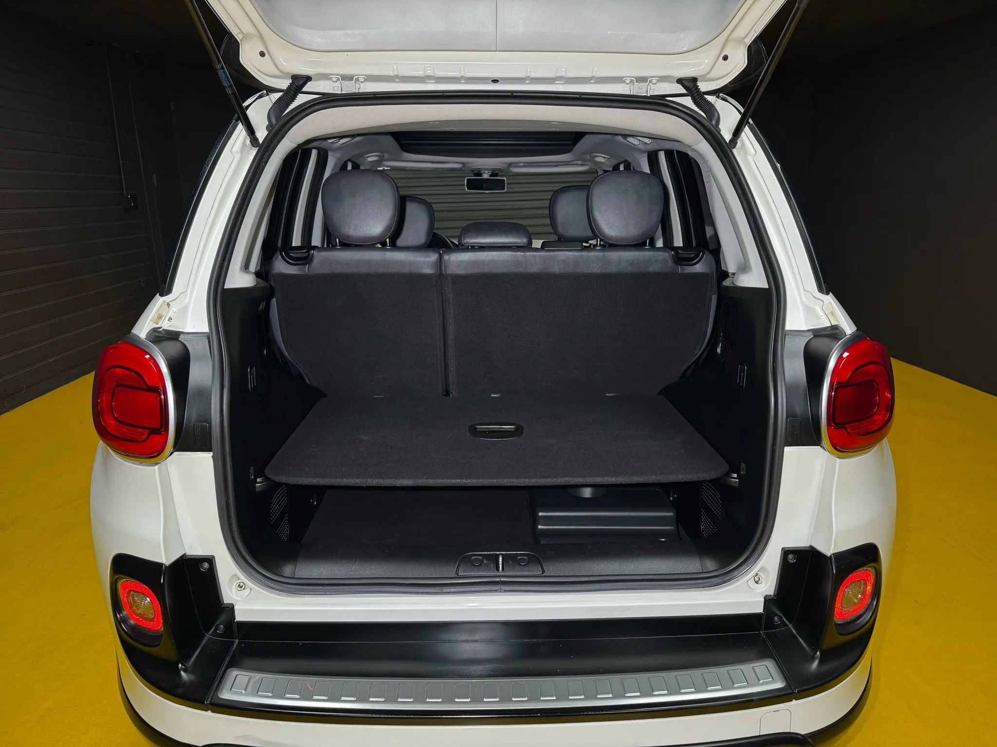 Used 2017 FIAT 500L Trekking w/ Dual-Pane Sunroof Package FWD image 12