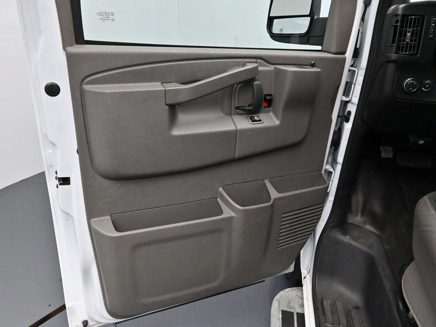 Used 2024 GMC Savana 2500 w/ Driver Convenience Package image 9