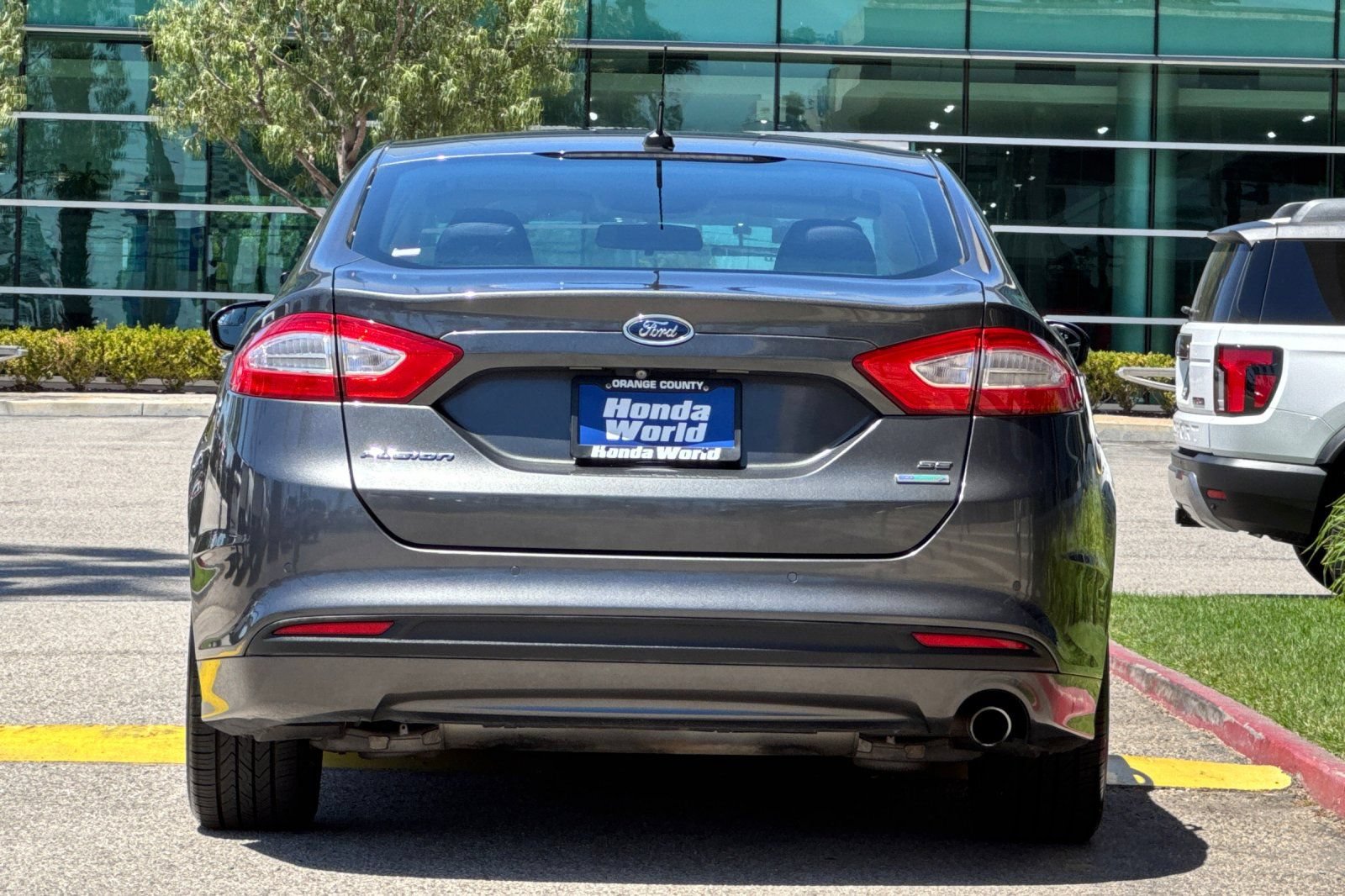 Used 2015 Ford Fusion SE FWD image 5