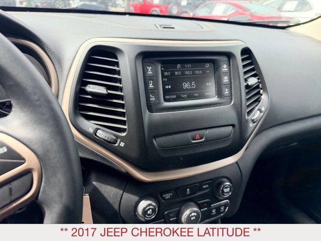 Used 2017 Jeep Cherokee Latitude AWD/4WD image 14