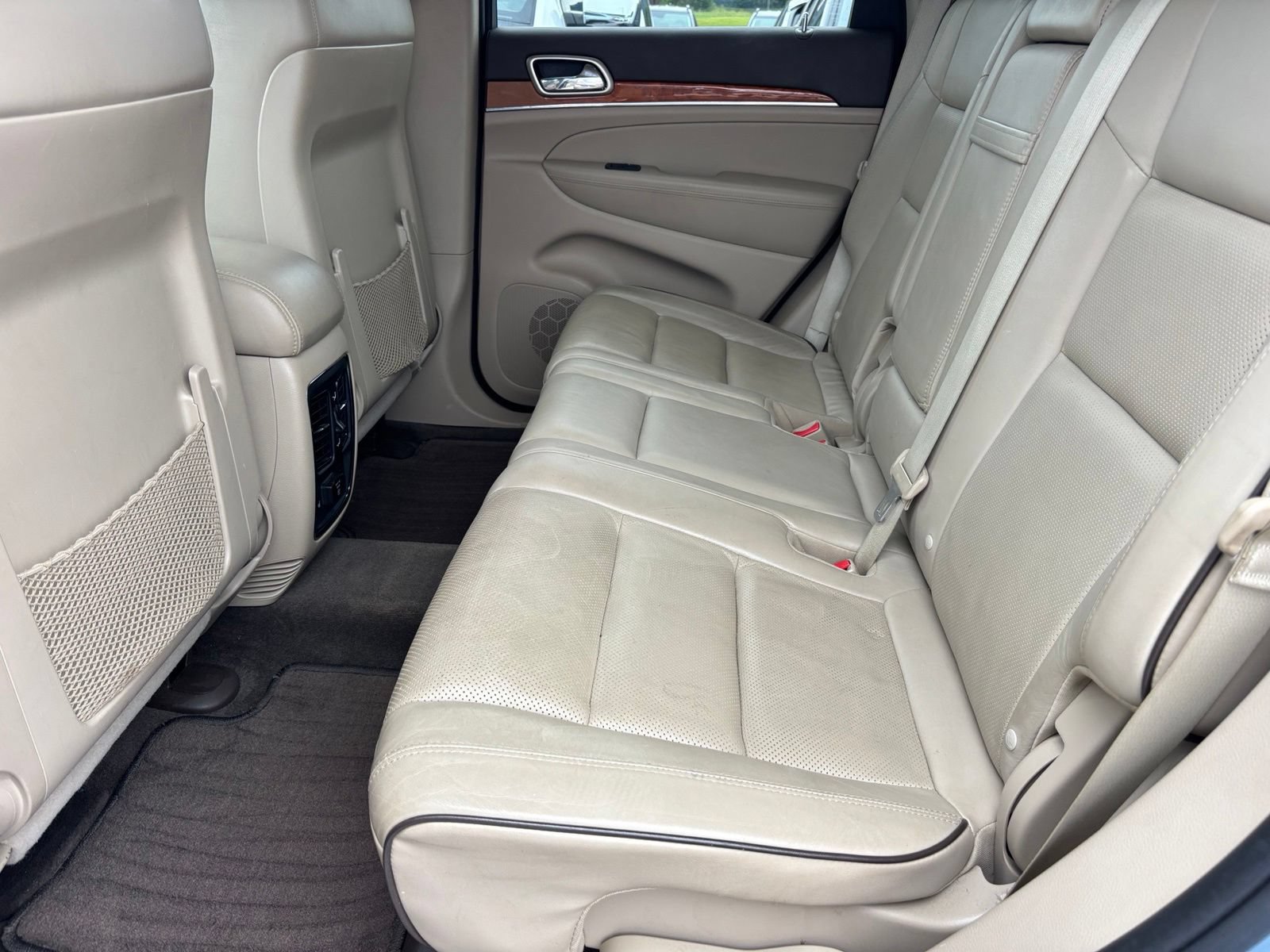Used 2013 Jeep Grand Cherokee Overland w/ Advance Technology Group AWD/4WD image 15