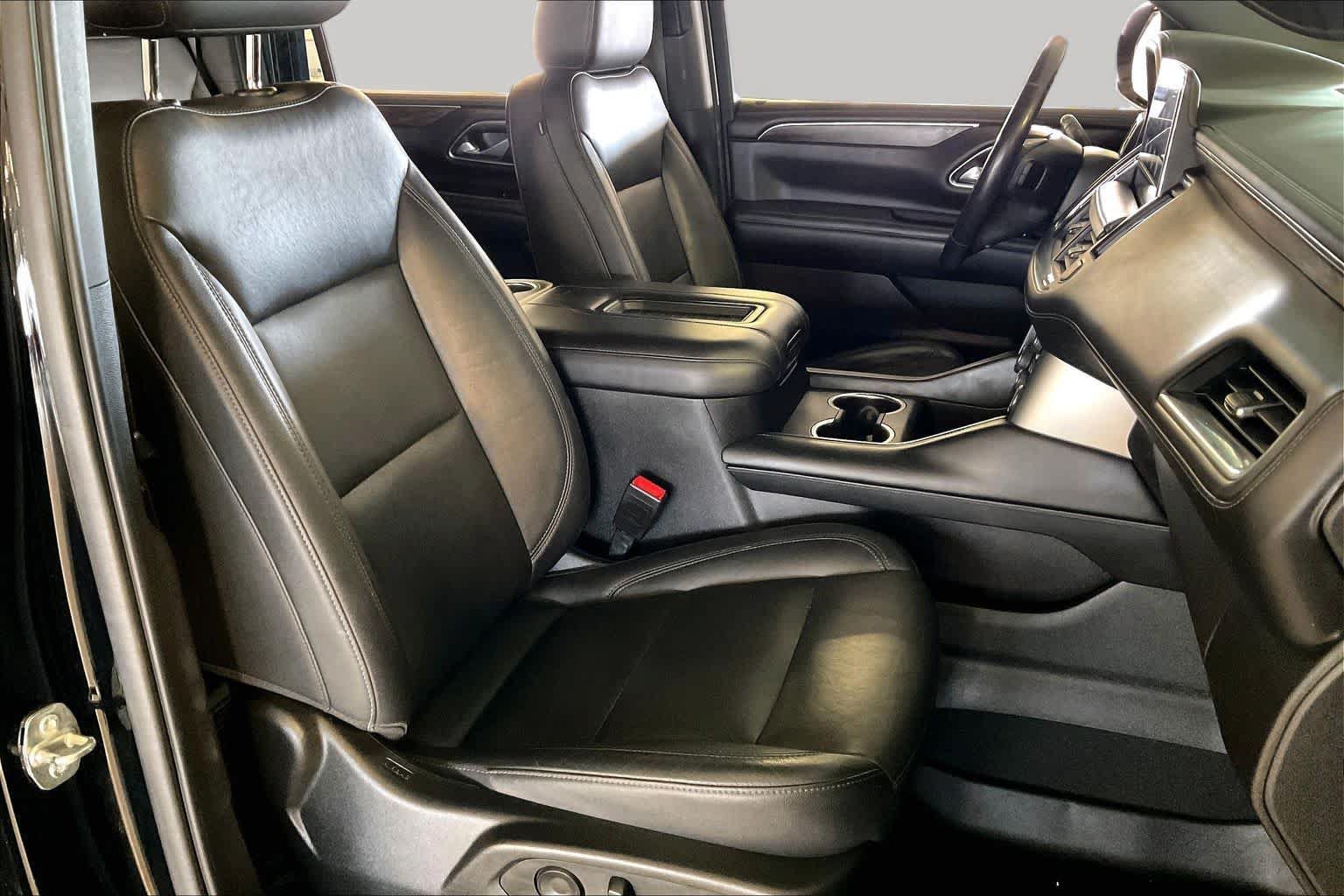 Used 2021 Chevrolet Suburban LT w/ Luxury Package RWD image 8