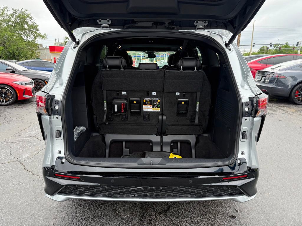 Used 2025 Toyota Sienna XSE image 24
