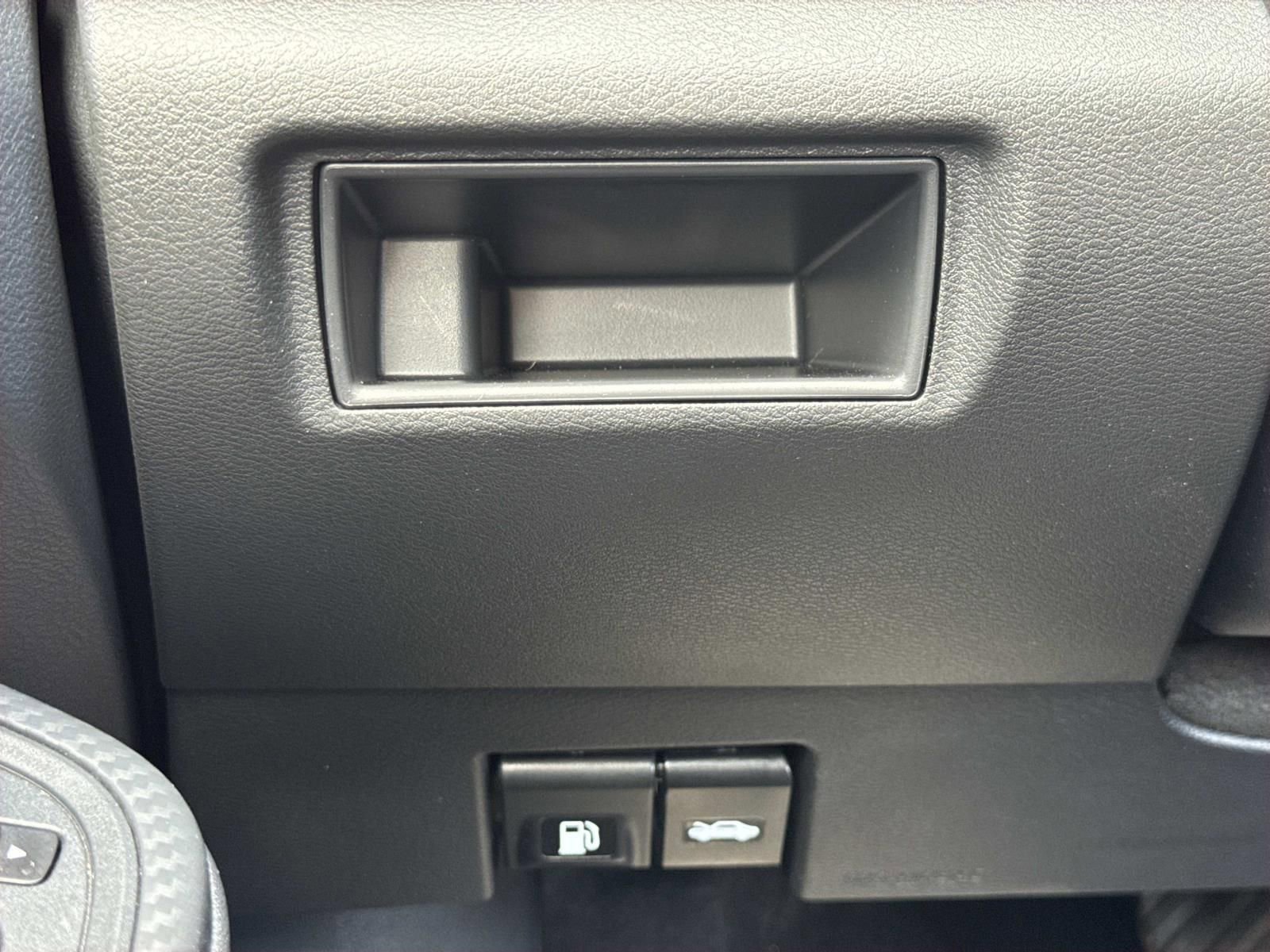 Certified 2025 Nissan Versa SV w/ Trunk Package image 18