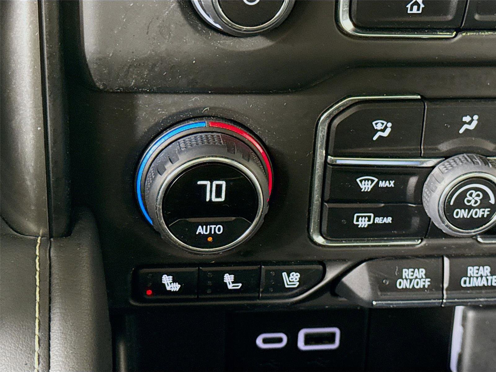 Used 2024 Chevrolet Tahoe Premier w/ Premium Package image 15