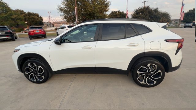 Certified 2025 Chevrolet Trax RS w/ Sunroof Package FWD image 5