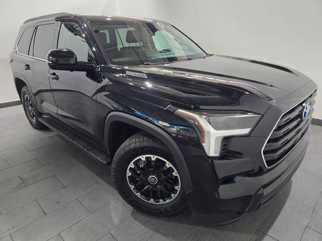 Used 2024 Toyota Sequoia SR5 w/ SR5 Premium Package AWD/4WD image 7
