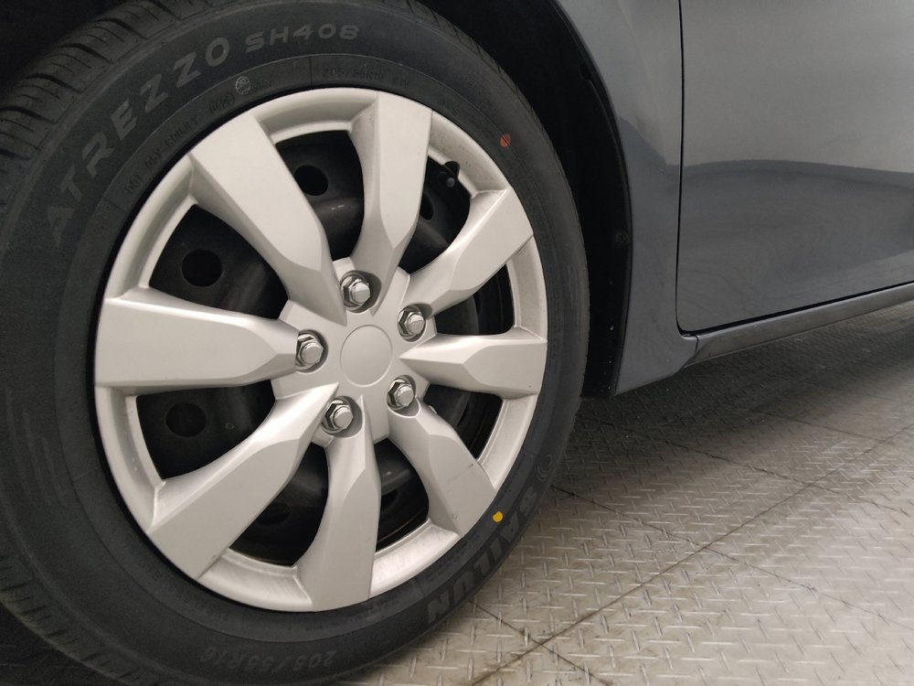 Used 2015 Toyota Corolla LE FWD image 31