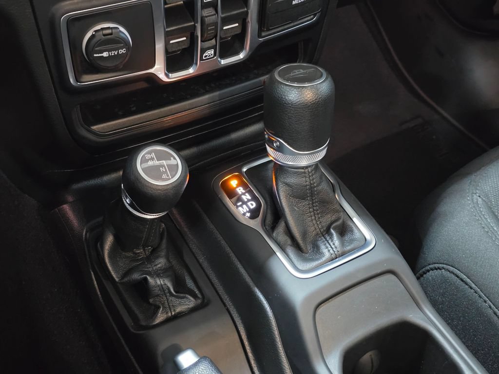 Used 2023 Jeep Gladiator Sport AWD/4WD image 16