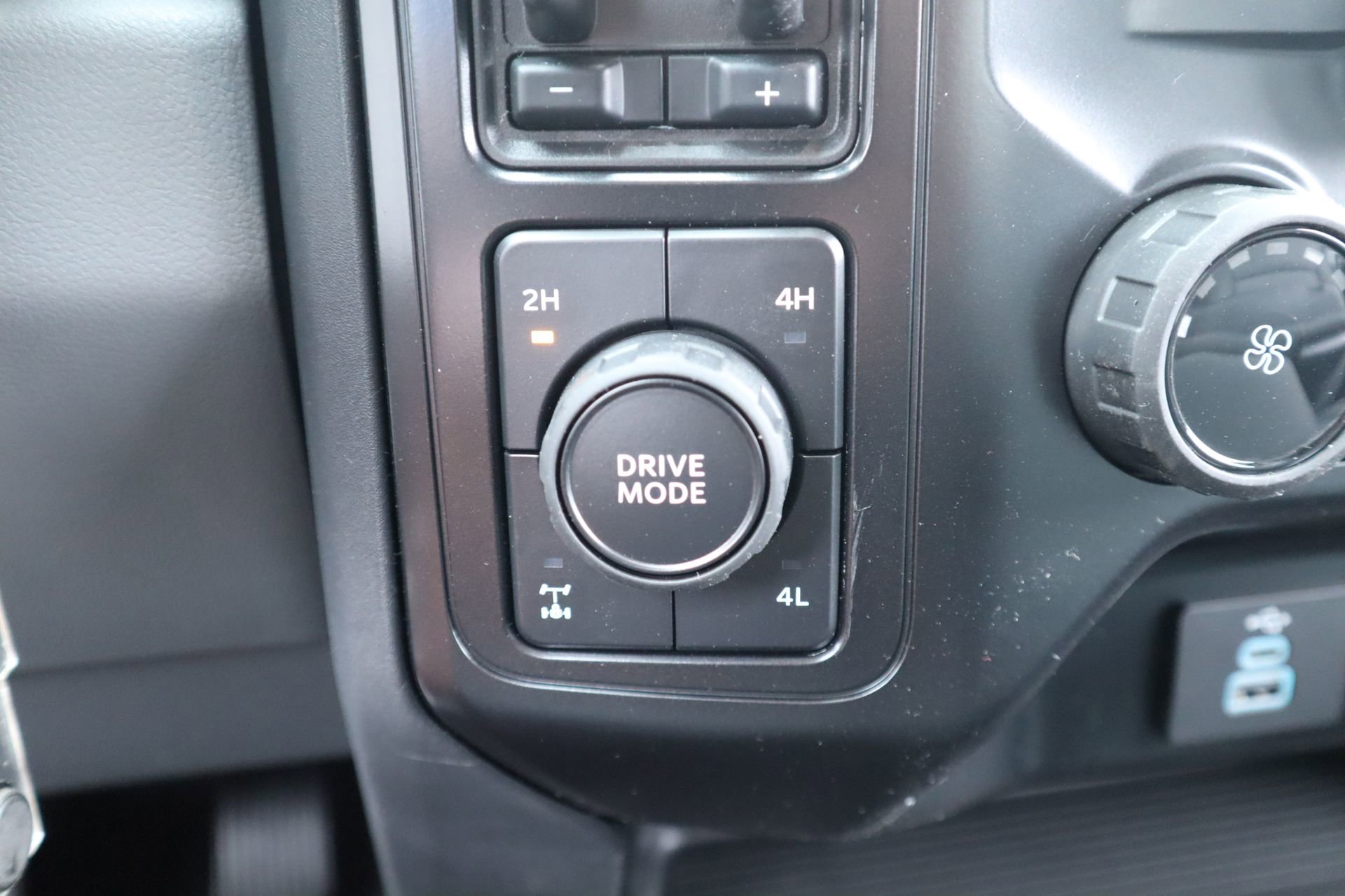 New 2026 Ford F250 XL w/ STX Appearance Package AWD/4WD image 7