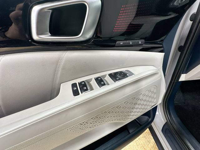 Certified 2025 Kia Carnival SX Prestige FWD image 16