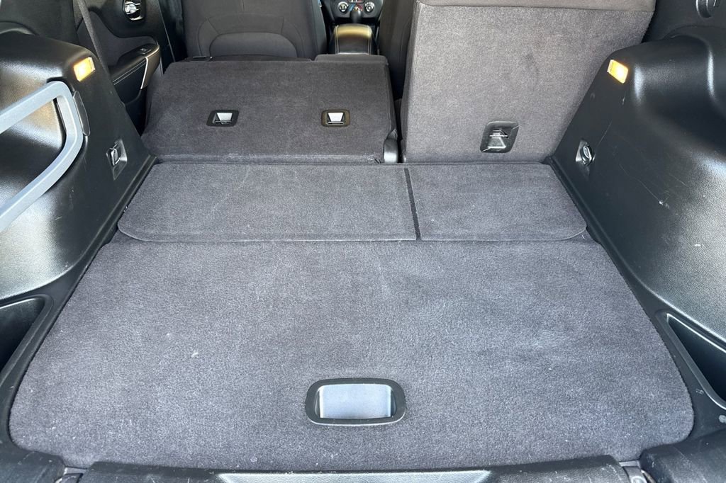 Used 2017 Jeep Cherokee Altitude image 12