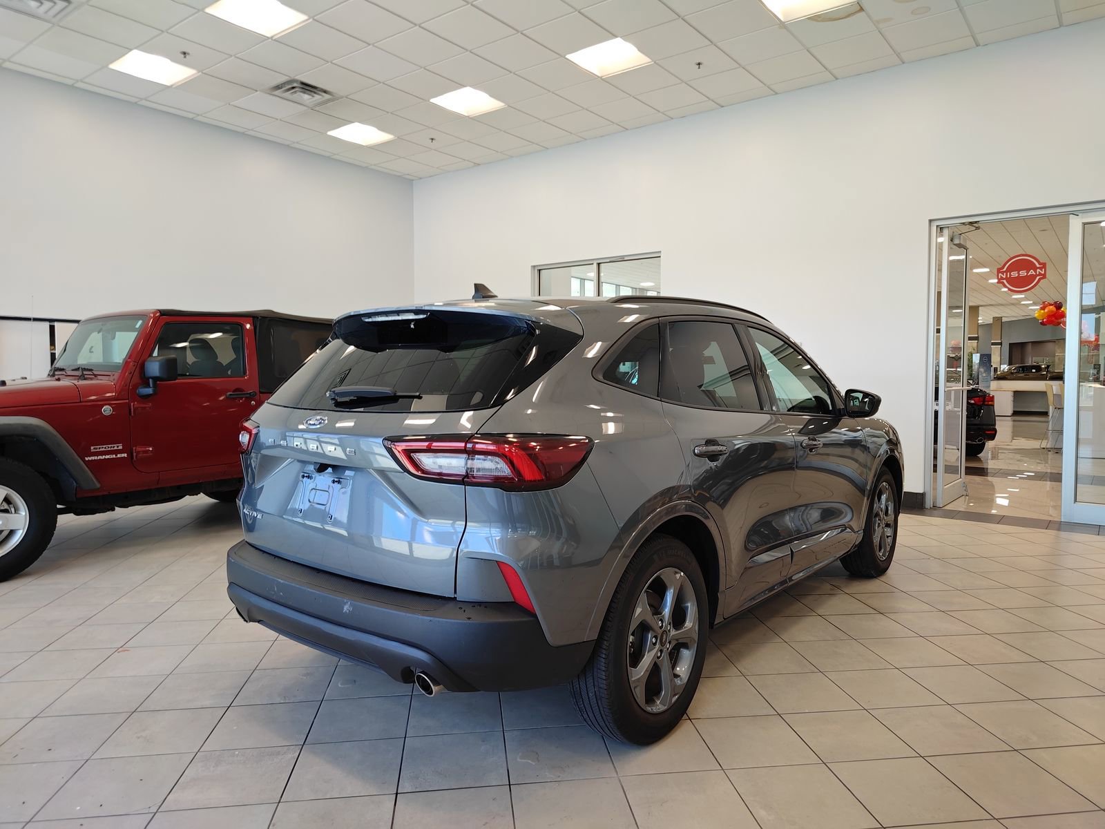 Used 2024 Ford Escape ST-Line image 3