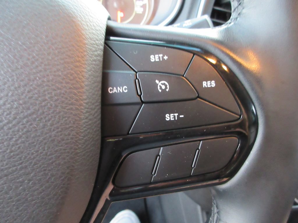 Used 2021 Jeep Cherokee Latitude Plus AWD/4WD image 25