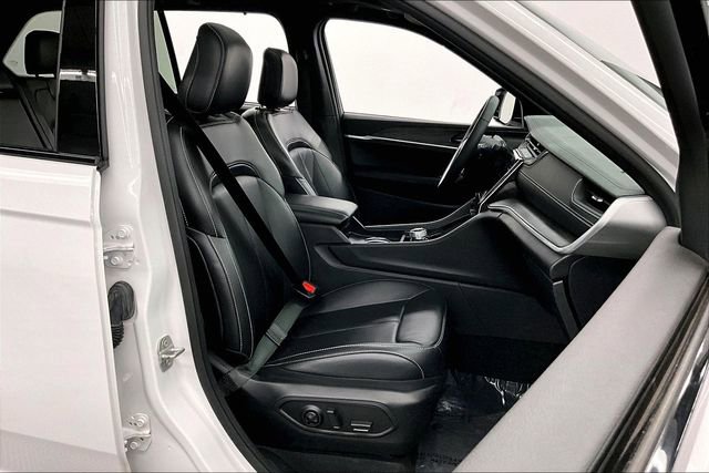 Used 2024 Jeep Grand Cherokee Limited w/ Luxury Tech Group II image 8