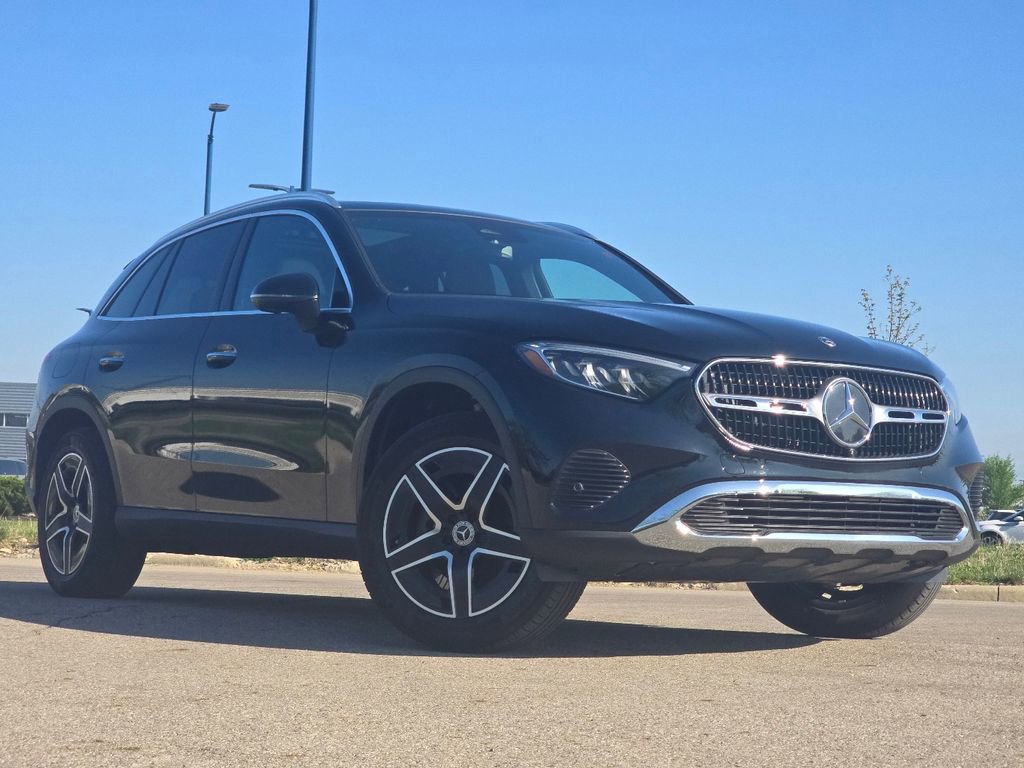 Used 2026 Mercedes-Benz GLC 300 4MATIC image 2