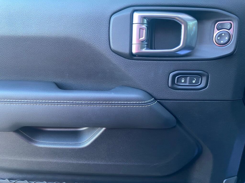 Used 2022 Jeep Wrangler Unlimited Sahara w/ Cold Weather Group image 10