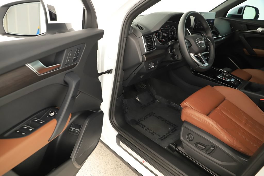 Certified 2024 Audi Q5 e Premium w/ Convenience Package AWD/4WD image 14