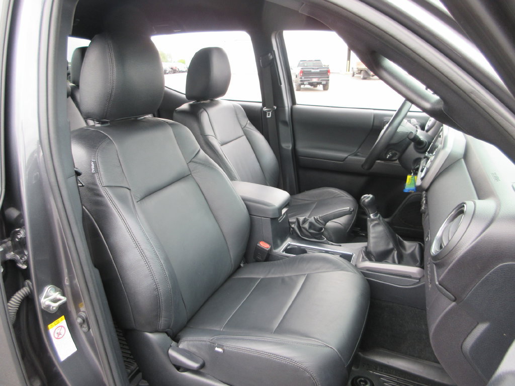 Used 2019 Toyota Tacoma TRD Off-Road AWD/4WD image 21
