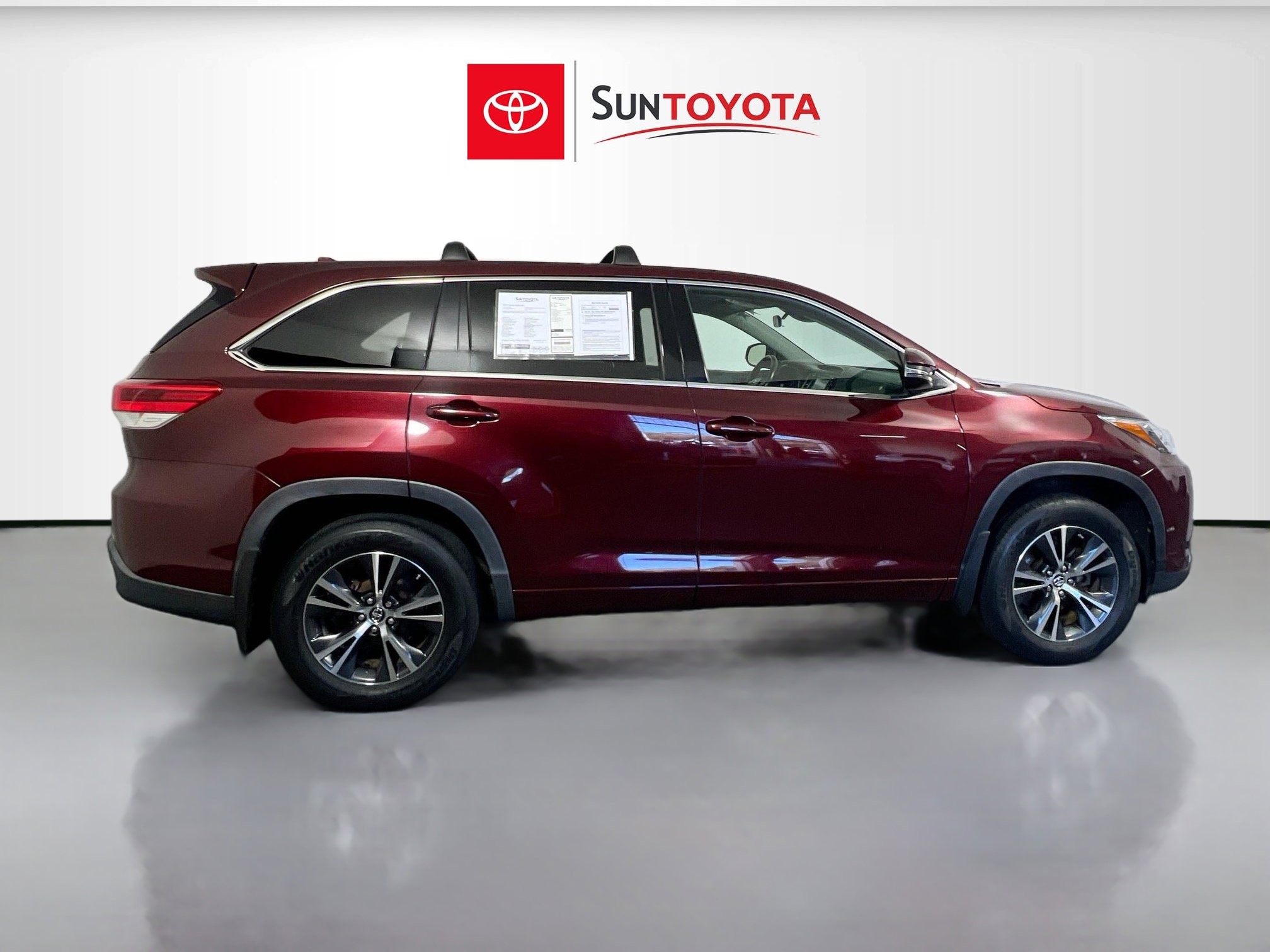 Used 2017 Toyota Highlander Plus image 2