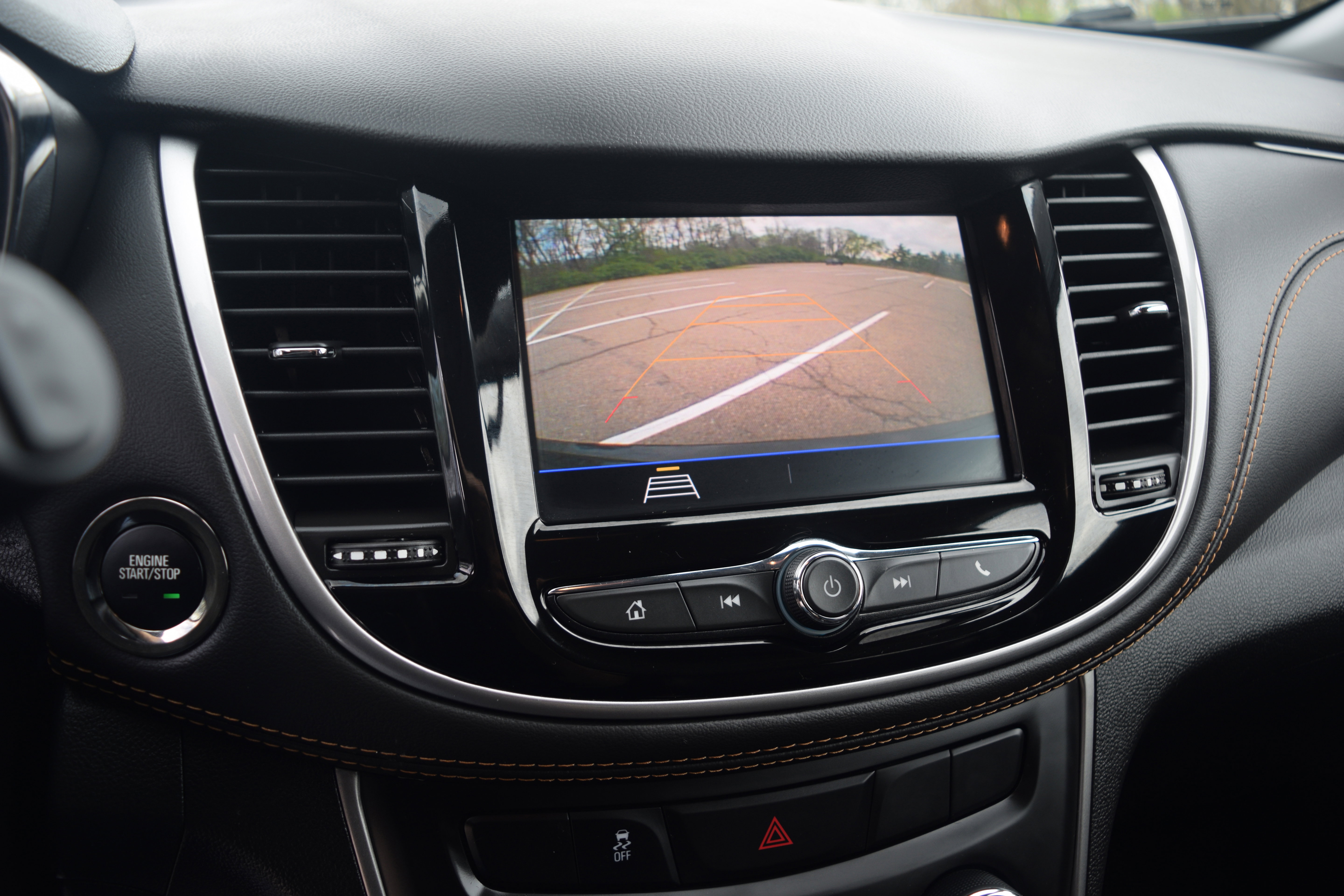 Used 2022 Chevrolet Trax LT w/ Midnight Edition image 10