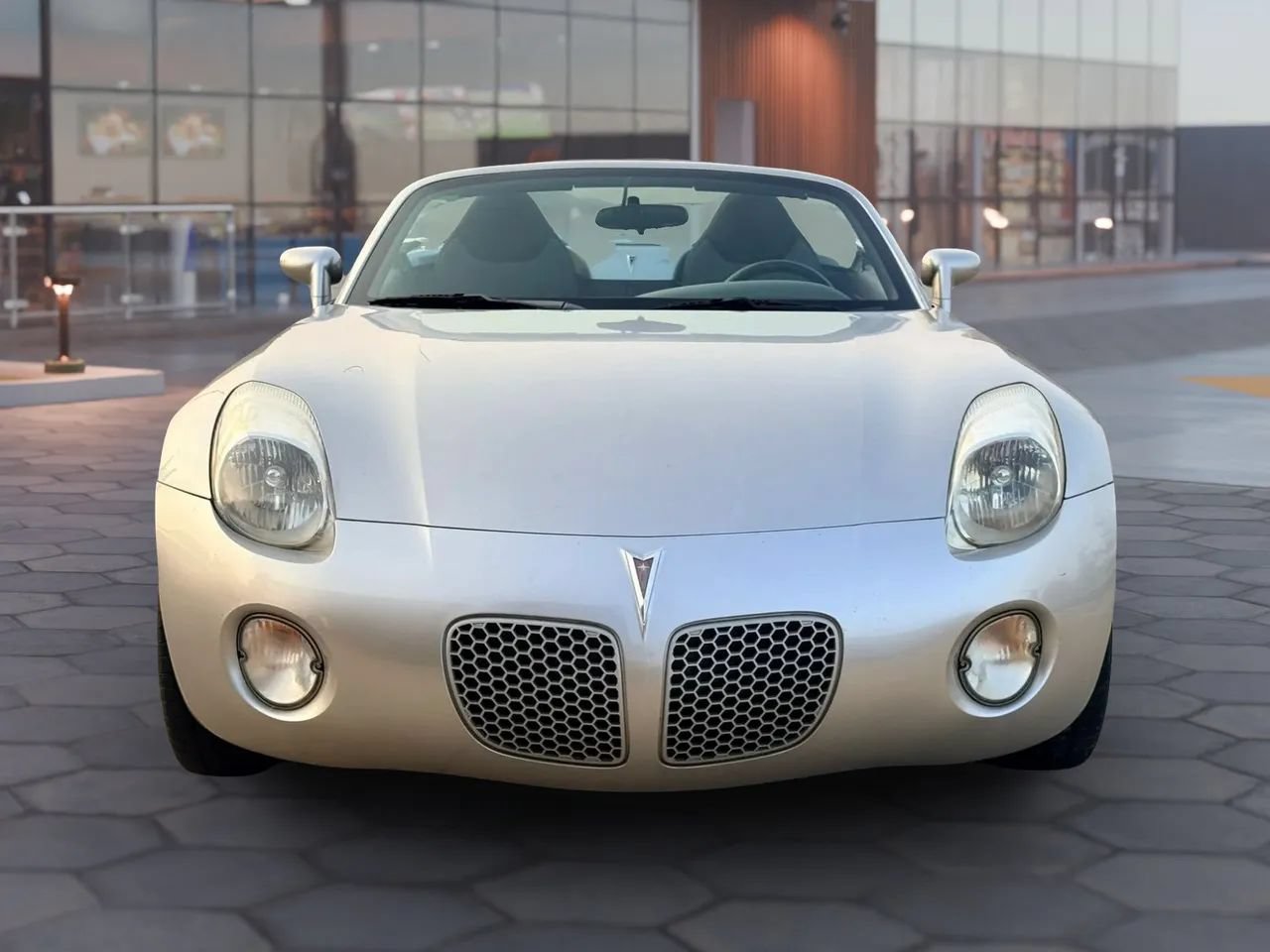 Used 2007 Pontiac Solstice Convertible RWD image 2