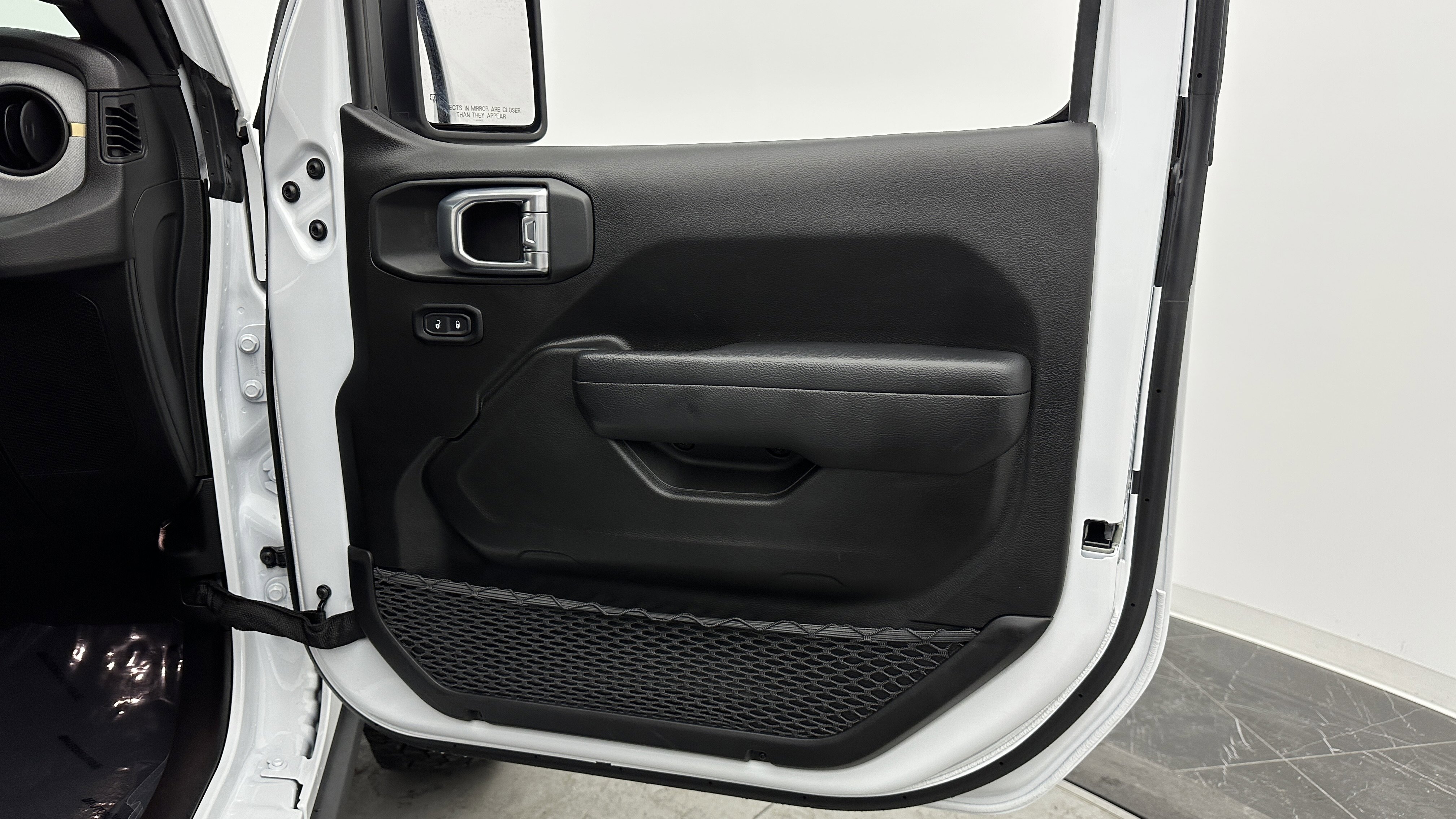 Used 2025 Jeep Wrangler Willys image 30