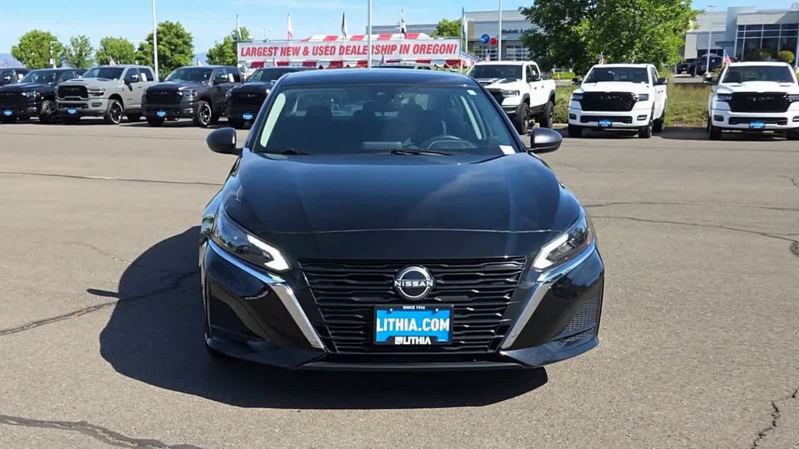 Used 2025 Nissan Altima 2.5 SV FWD image 3