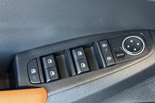 Certified 2025 Kia Seltos EX w/ EX Sunroof Package FWD image 14